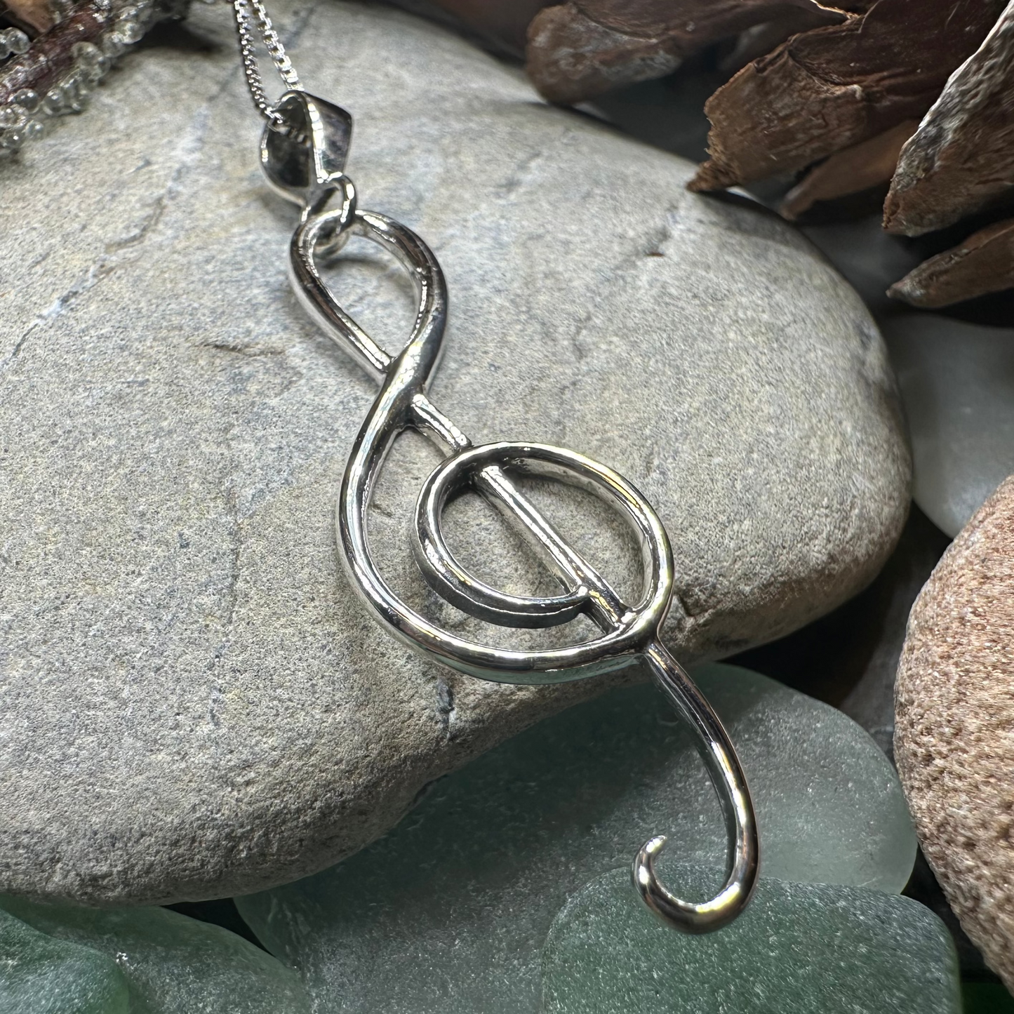 Music Note Artisan Necklace in garnet