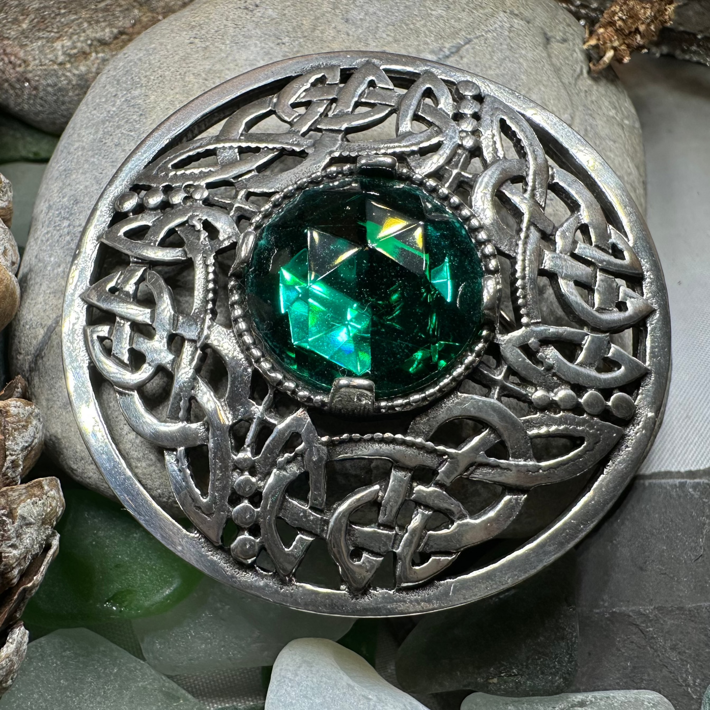 Cruithne Celtic Knot Brooch — view 5