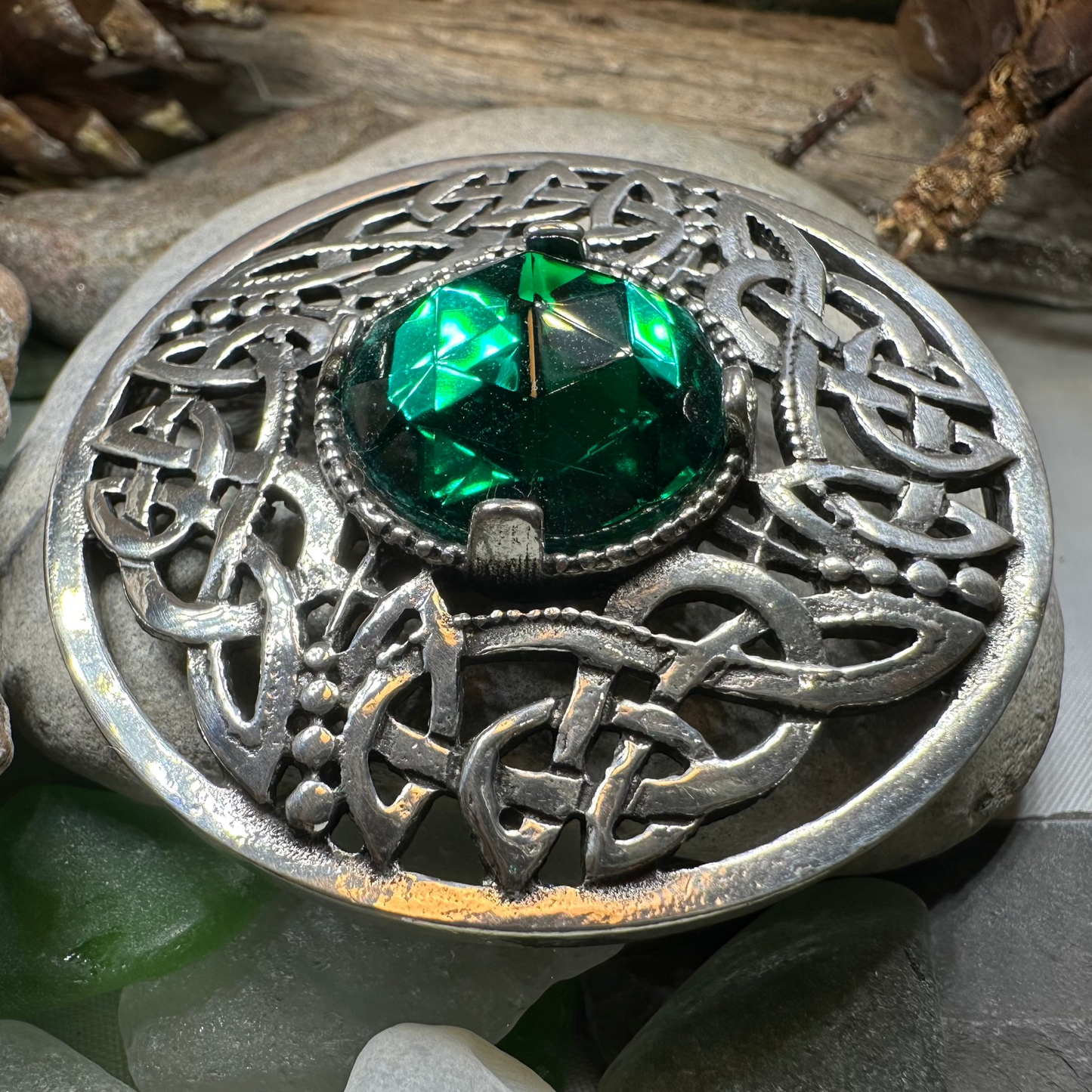 Cruithne Celtic Knot Brooch — view 8
