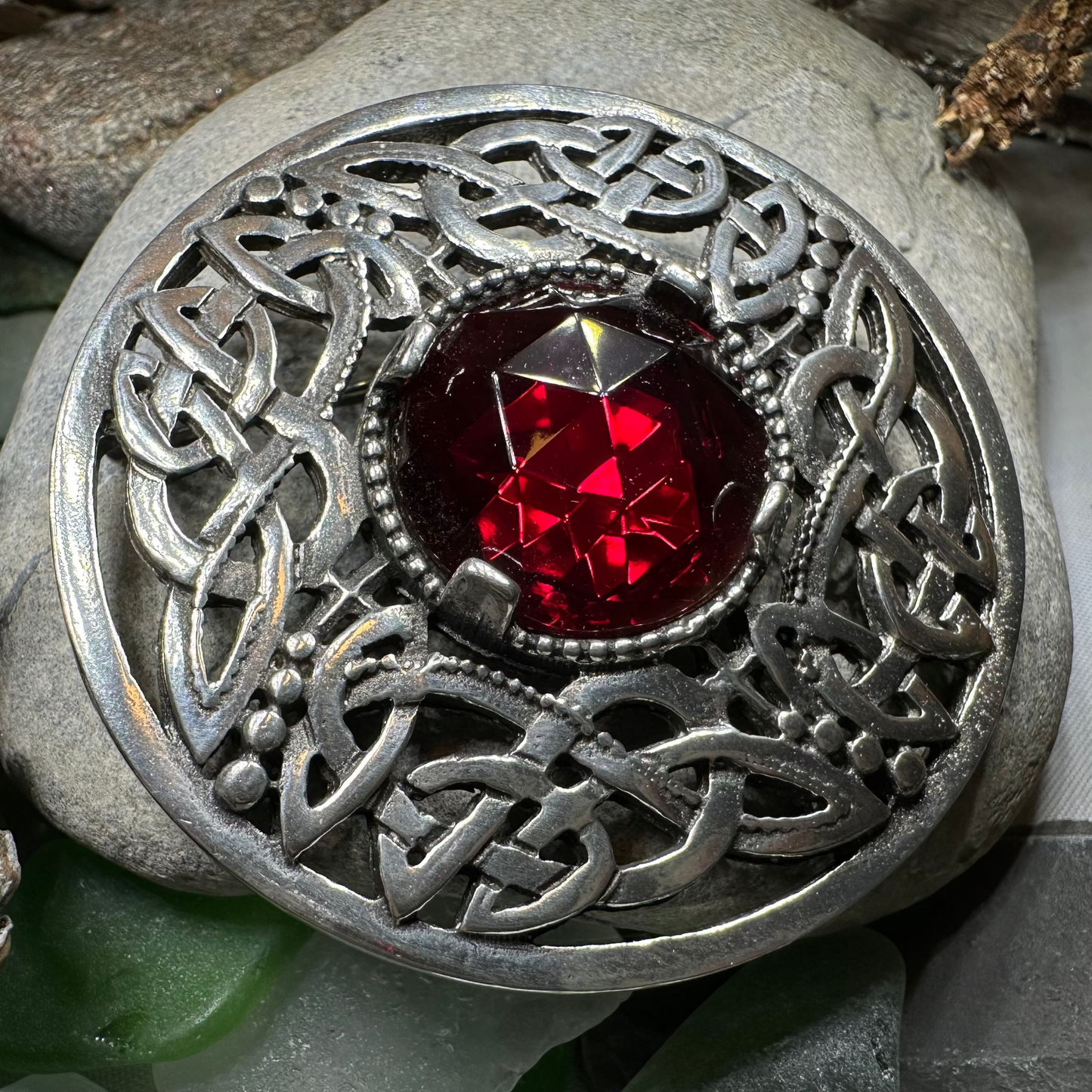 Cruithne Celtic Knot Brooch — view 12