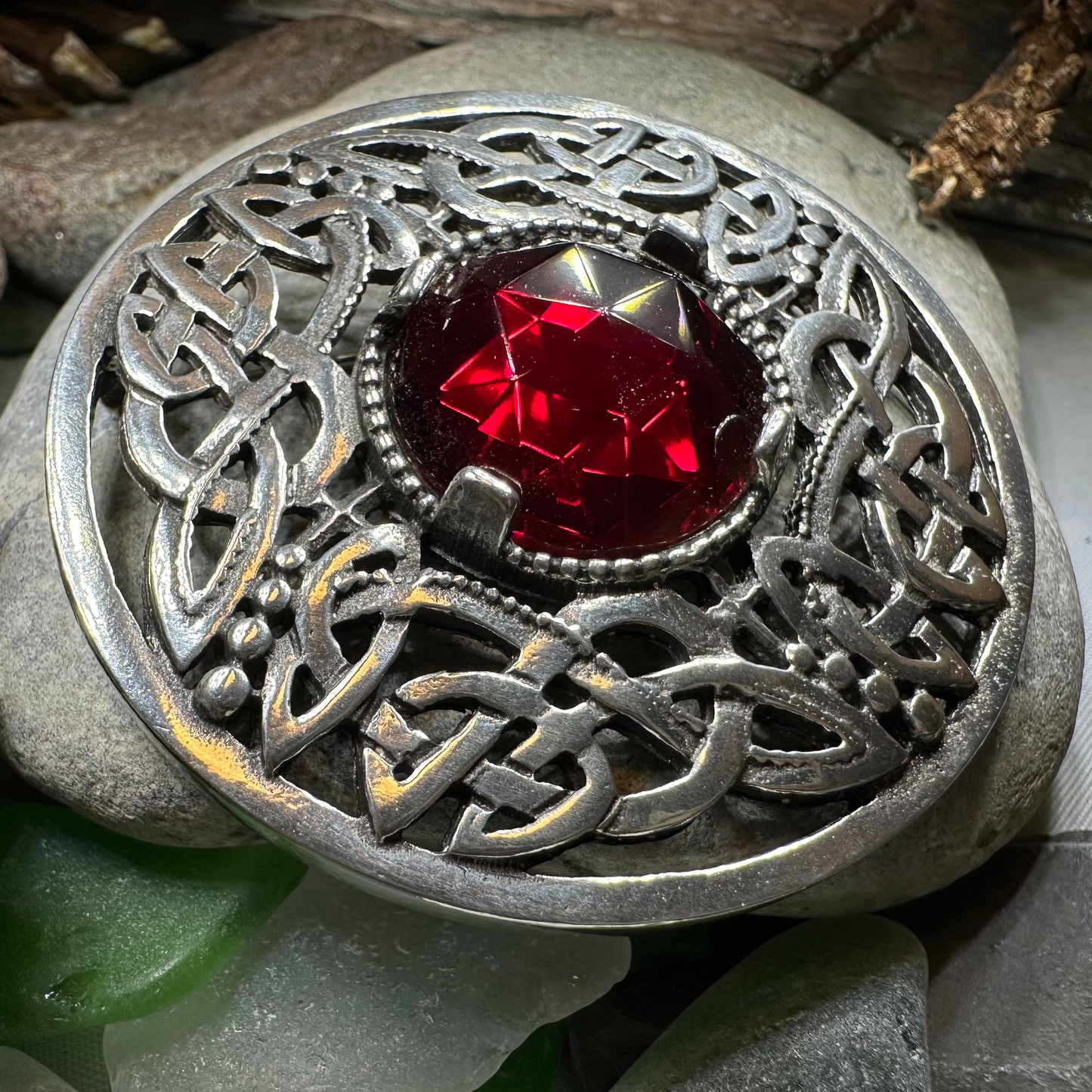 Cruithne Celtic Knot Brooch — view 7