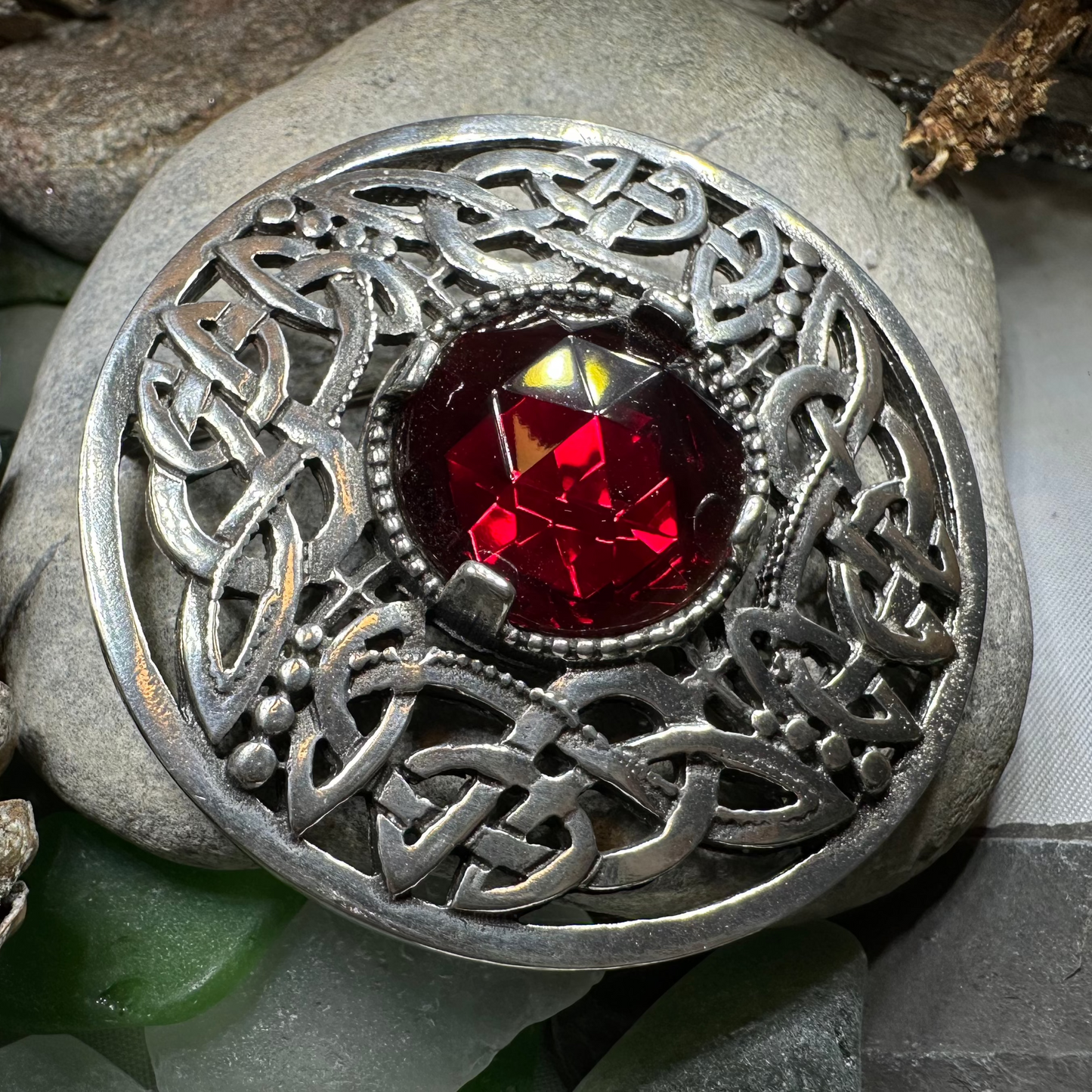 Cruithne Celtic Knot Brooch — view 2