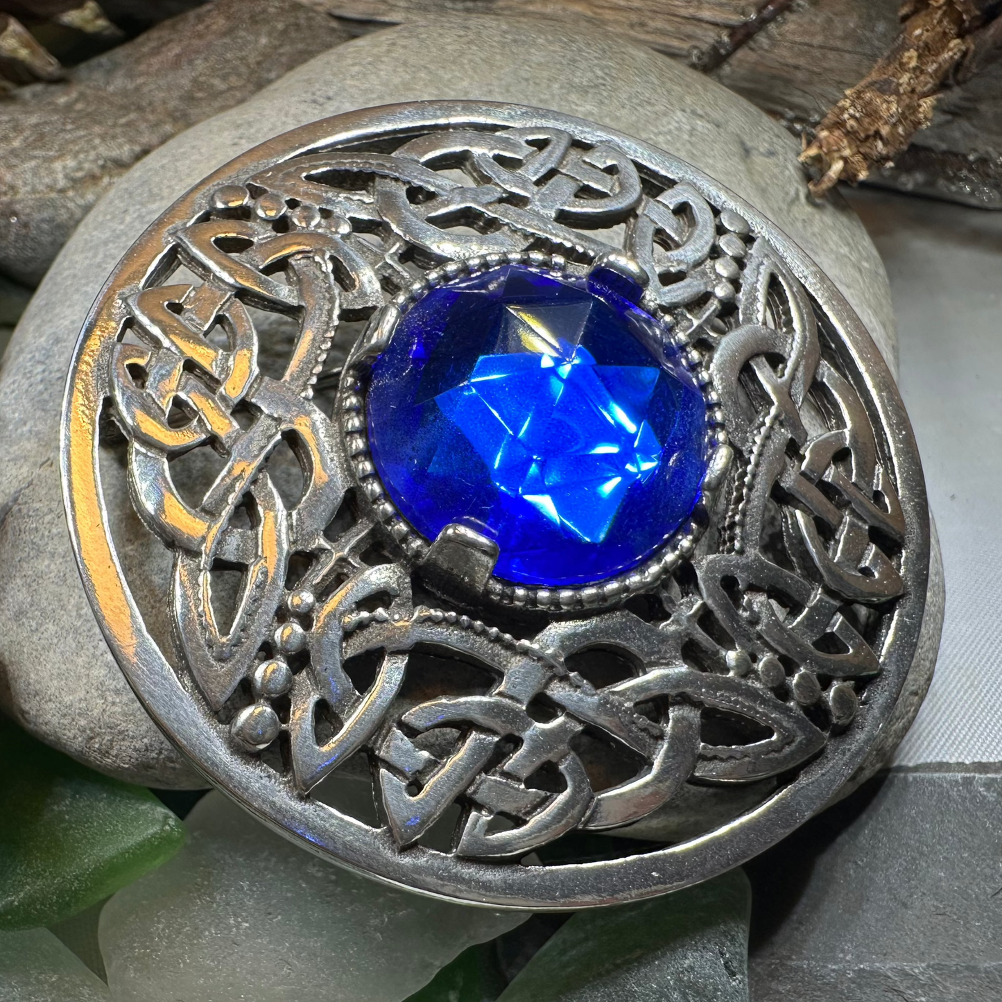 Cruithne Celtic Knot Brooch — view 4