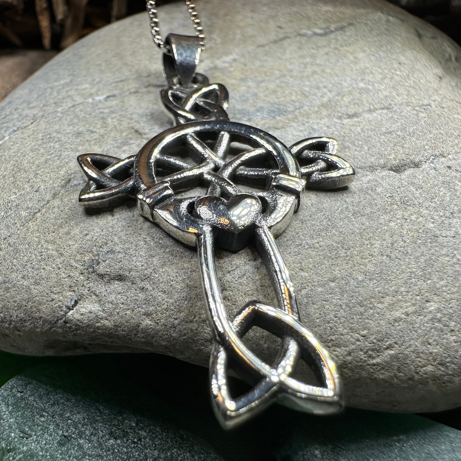 Mo Ghrá Claddagh Celtic Cross — view 5