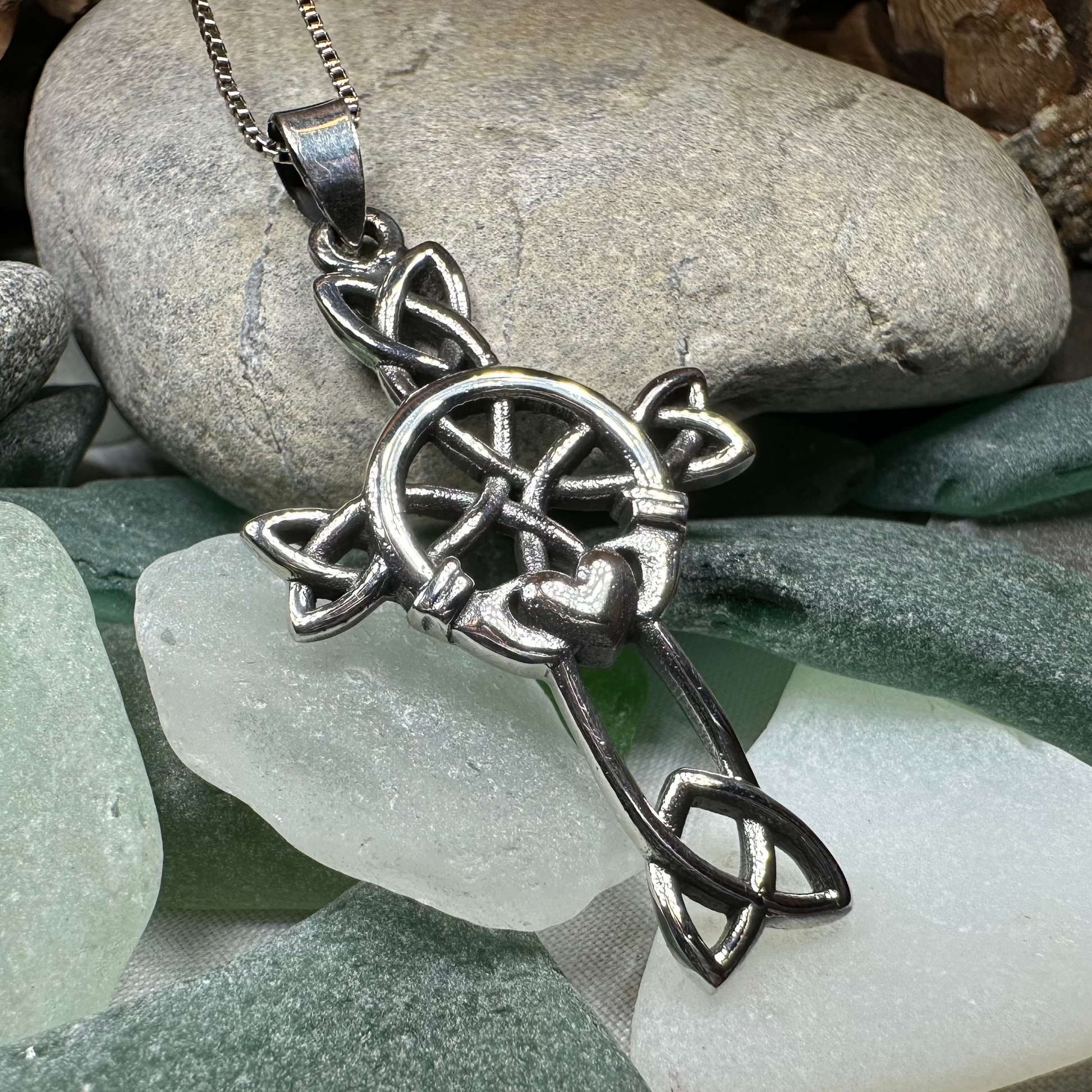 Mo Ghrá Claddagh Celtic Cross — view 3
