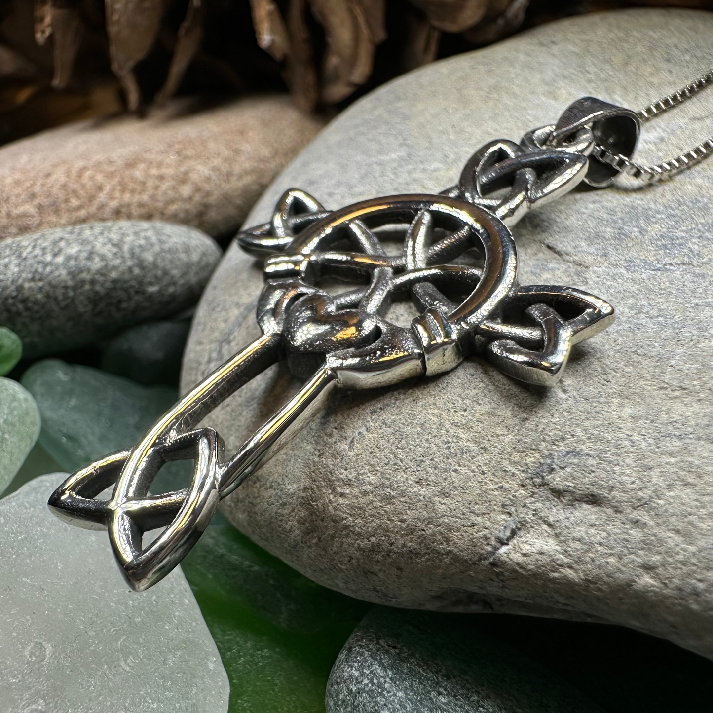Mo Ghrá Claddagh Celtic Cross — view 8