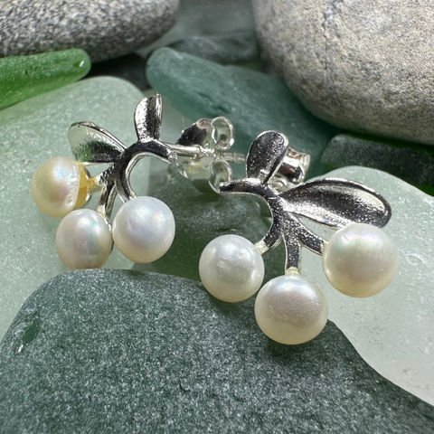 Load image into Gallery viewer, Pearl Bayberry Earrings
