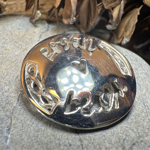 Load image into Gallery viewer, Scots Gaelic "Little Kisses" Brooch - Handmade in Scotland
