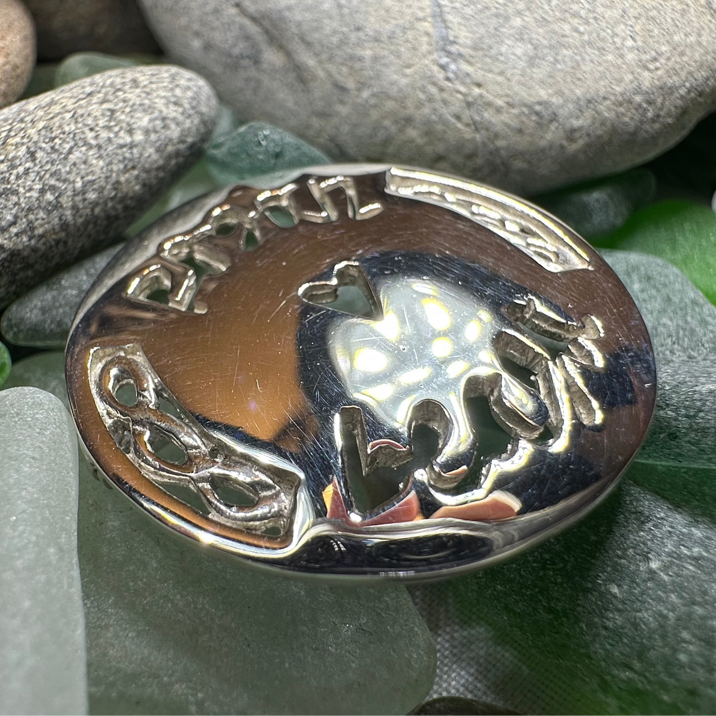 Scots Gaelic "Little Kisses" Brooch - Handmade in Scotland