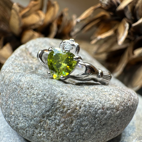 Load image into Gallery viewer, Peridot Green Claddagh Ring
