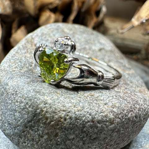 Load image into Gallery viewer, Peridot Green Claddagh Ring
