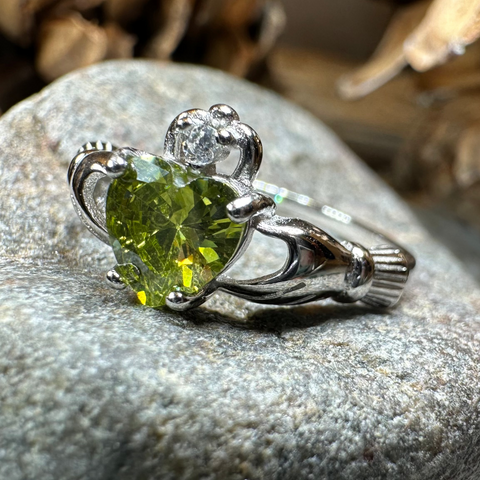 Load image into Gallery viewer, Peridot Green Claddagh Ring
