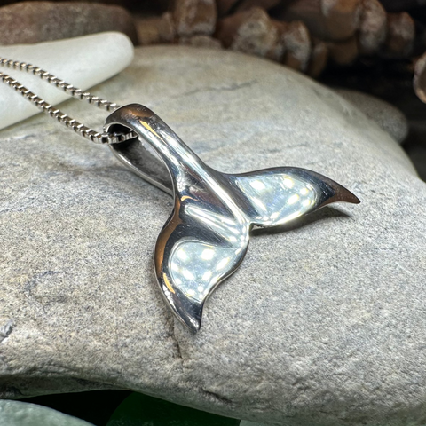 Load image into Gallery viewer, Whale Tail Necklace
