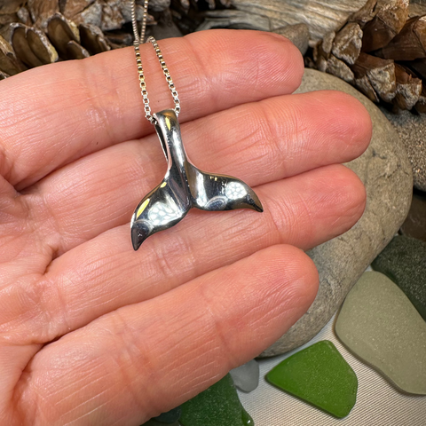 Load image into Gallery viewer, Whale Tail Necklace
