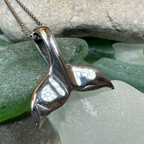 Load image into Gallery viewer, Whale Tail Necklace
