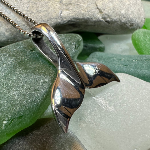 Load image into Gallery viewer, Whale Tail Necklace
