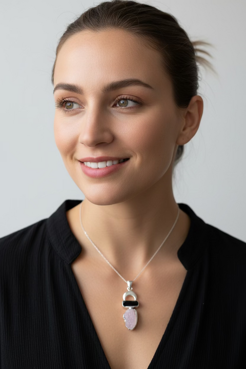 Load image into Gallery viewer, Crescent Moon Necklace
