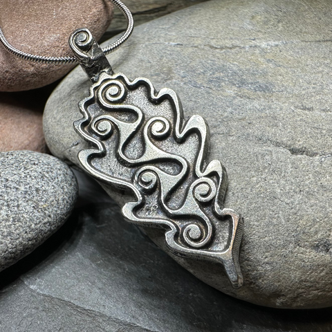 Load image into Gallery viewer, Celtic Oak Leaf Pewter Necklace
