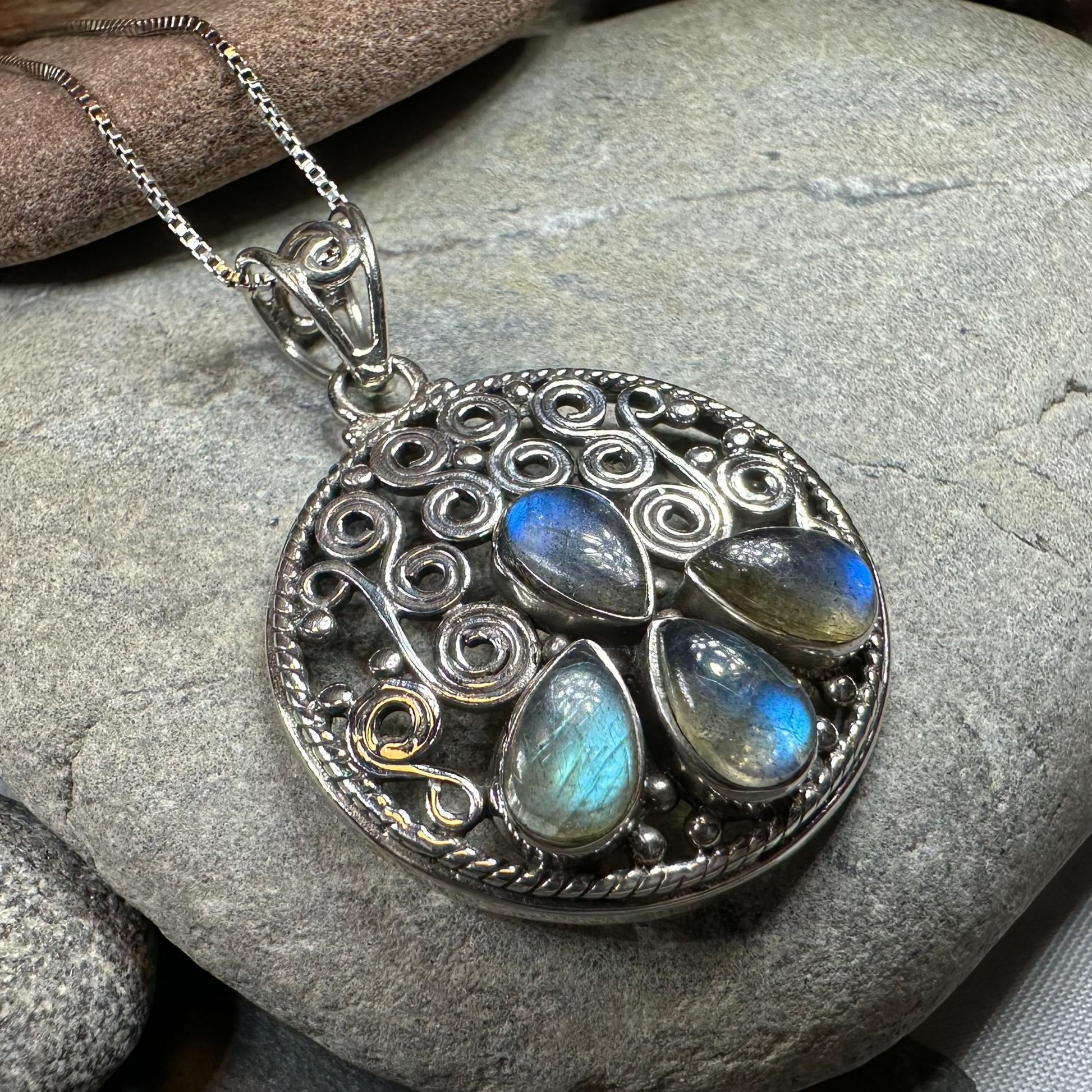 Celtic Aura Labradorite Necklace in sterling silver