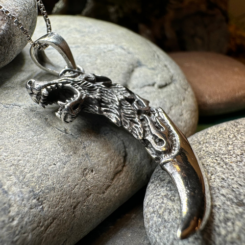 Load image into Gallery viewer, Wolf Claw Necklace
