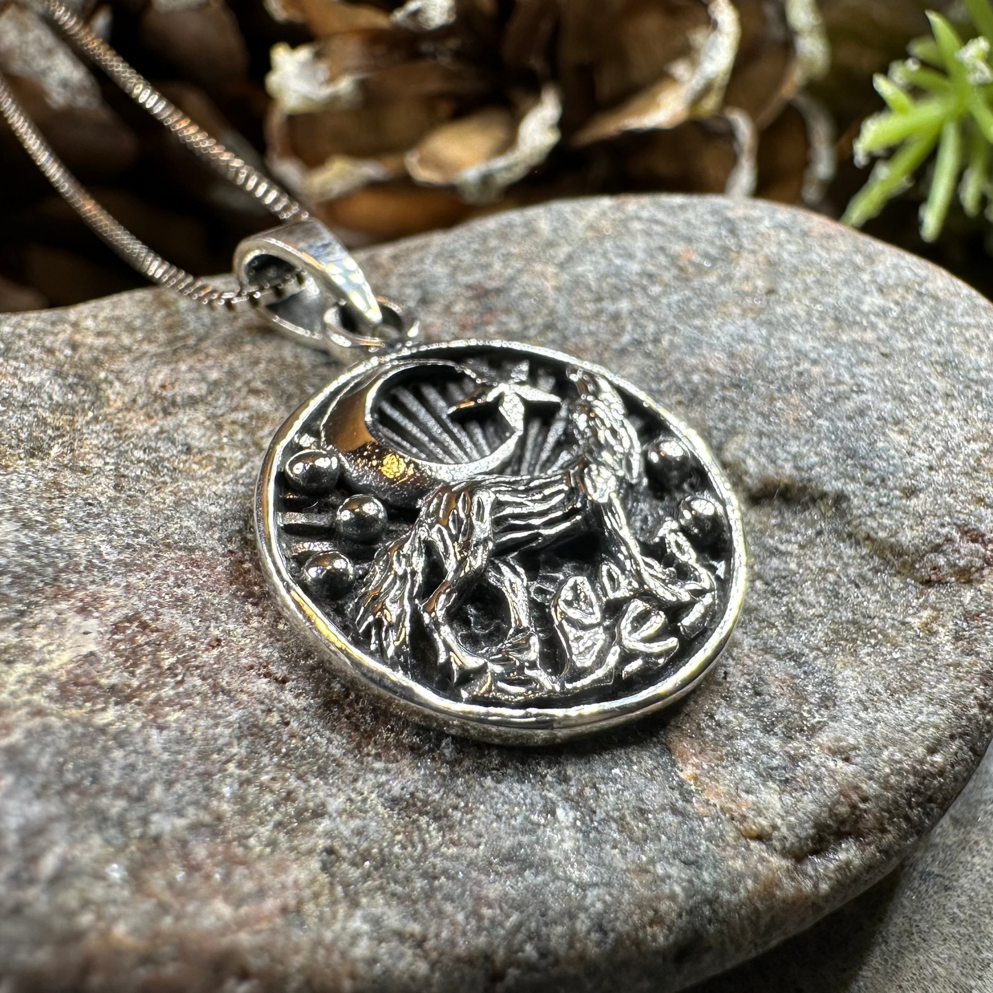 Oíche Wolf Necklace — view 3