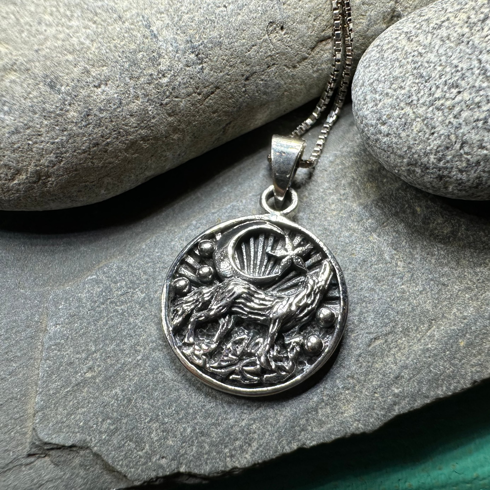 Oíche Wolf Necklace — view 8