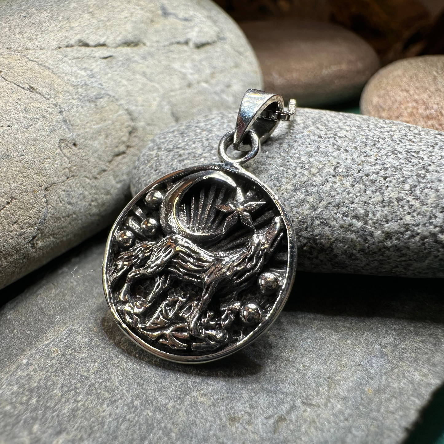 Oíche Wolf Necklace — view 2