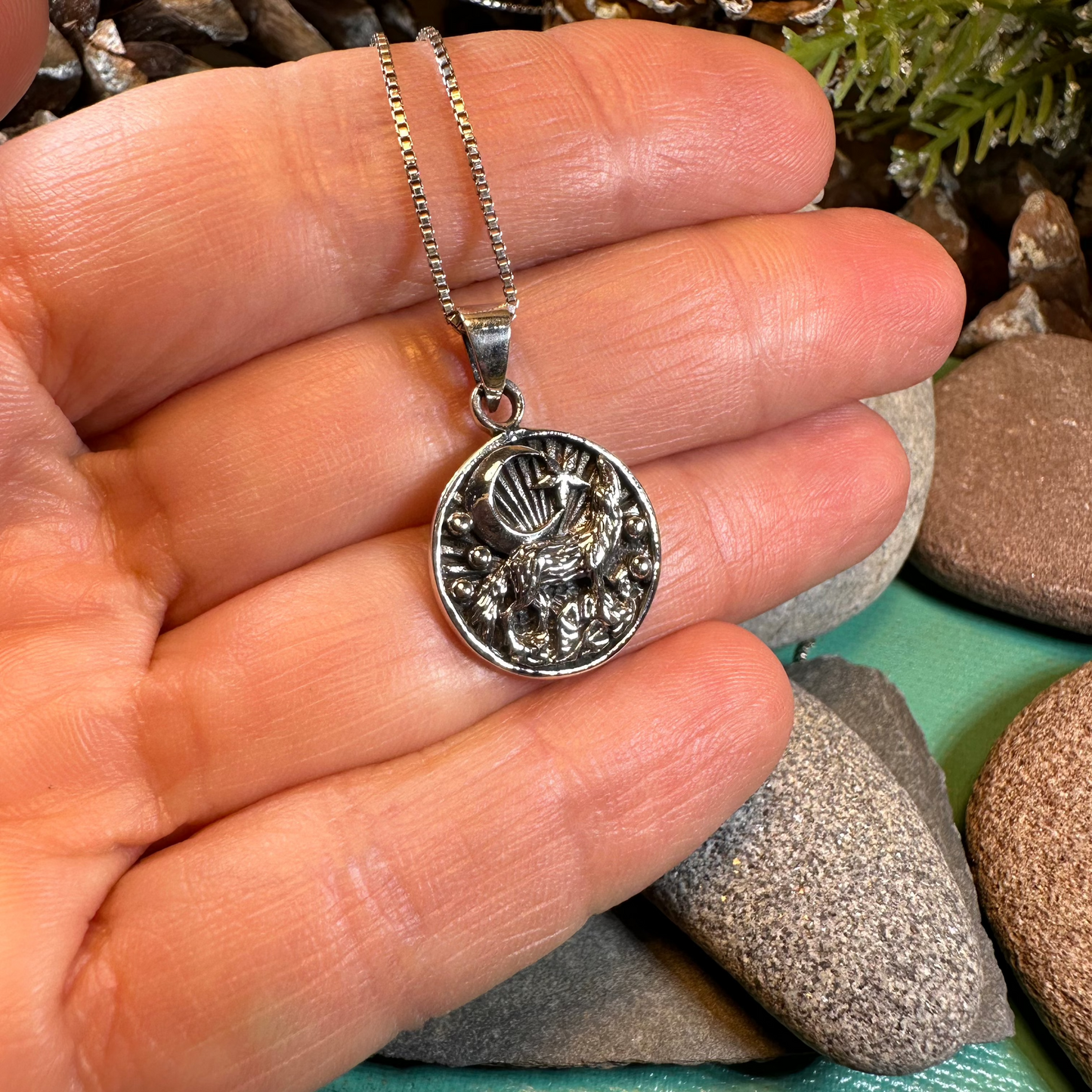Oíche Wolf Necklace — view 4
