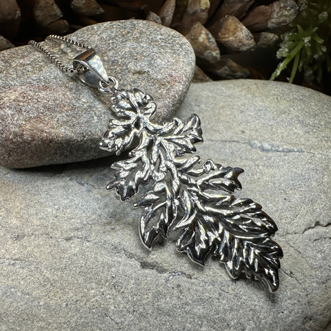 Load image into Gallery viewer, Derwen Oak Leaf Necklace in Sterling Silver
