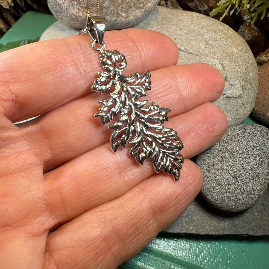 Derwen Oak Leaf Necklace in Sterling Silver