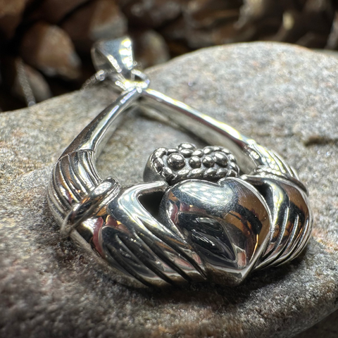 Load image into Gallery viewer, Leandra Irish Claddagh Necklace in Sterling Silver
