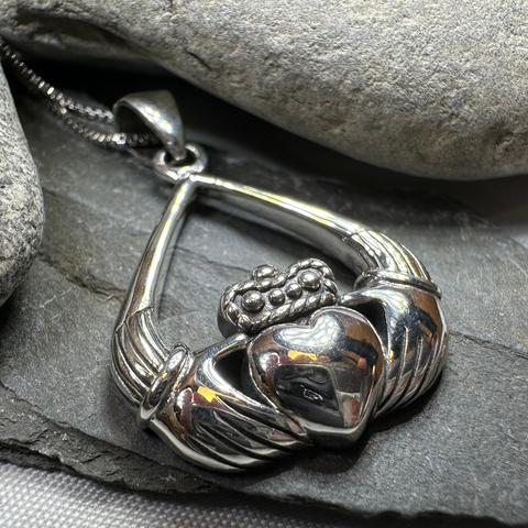 Load image into Gallery viewer, Leandra Irish Claddagh Necklace in Sterling Silver
