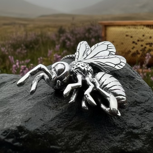 Cordelia Bee Necklace in Sterling Silver
