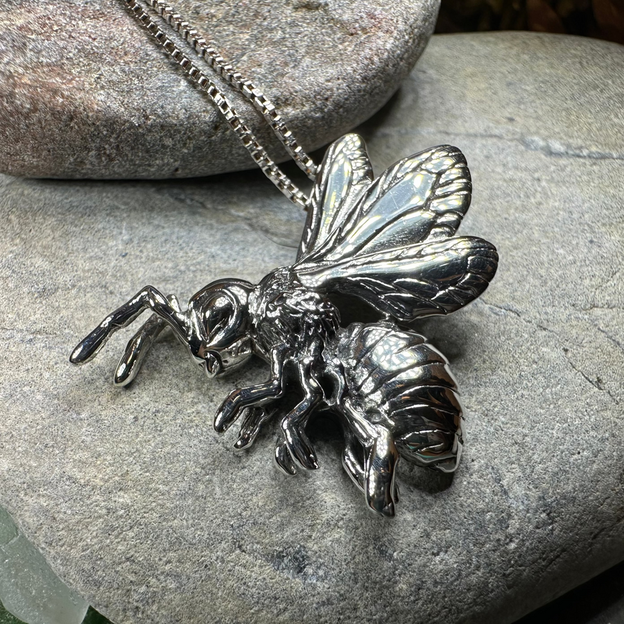 Cordelia Bee Necklace in Sterling Silver