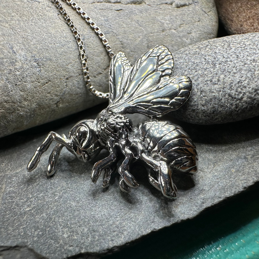 Cordelia Bee Necklace in Sterling Silver