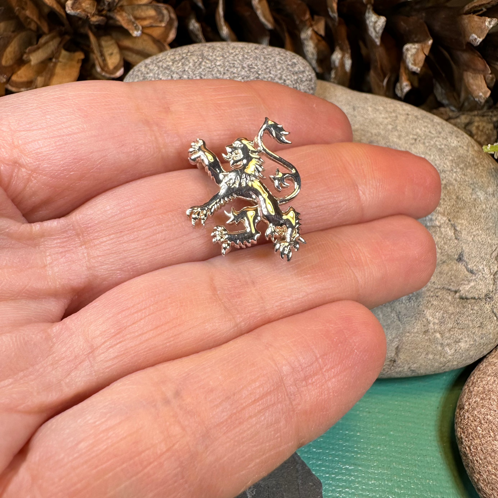 Scotland Royal Lion Lapel Pin — view 5