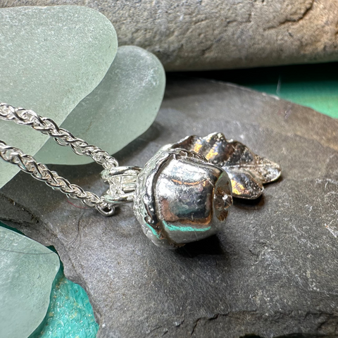 Load image into Gallery viewer, Oak Leaf &amp; Acorn Necklace
