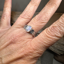 Load image into Gallery viewer, Syra Celtic Knot Ring
