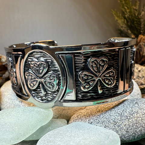 Load image into Gallery viewer, Pewter Irish Shamrock Cuff Bracelet
