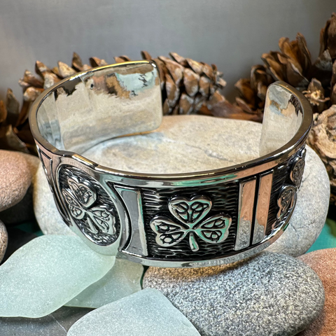 Load image into Gallery viewer, Pewter Irish Shamrock Cuff Bracelet
