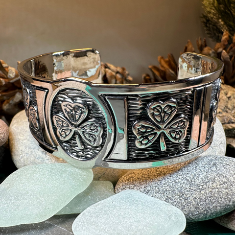 Load image into Gallery viewer, Pewter Irish Shamrock Cuff Bracelet
