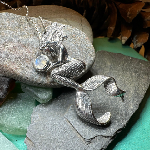 Load image into Gallery viewer, Moonstone Mermaid Necklace
