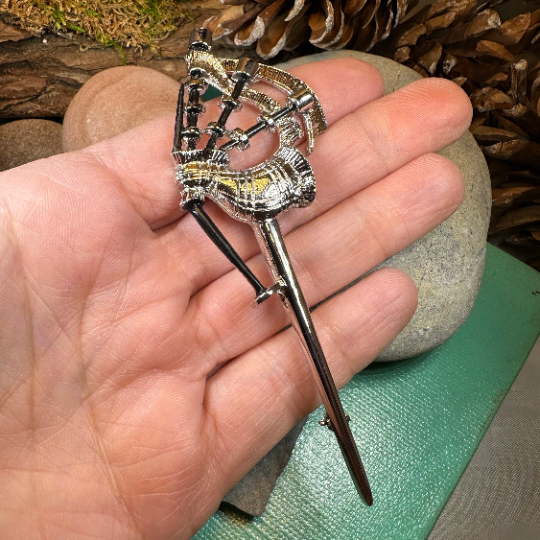 Bagpipes Kilt Pin — view 4