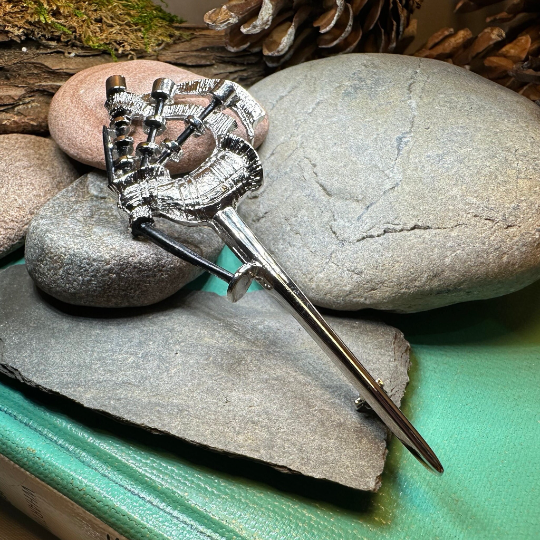 Bagpipes Kilt Pin — view 3