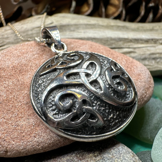 Mochán Celtic Knot Necklace — view 3
