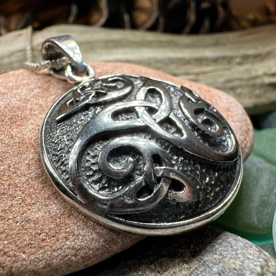 Mochán Celtic Knot Necklace — view 10