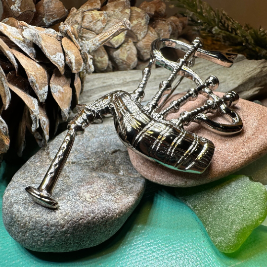 Alba Bagpipes Brooch — view 3