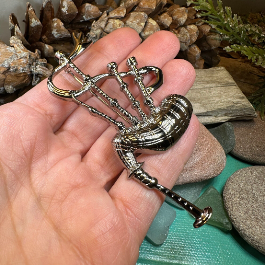 Alba Bagpipes Brooch — view 5