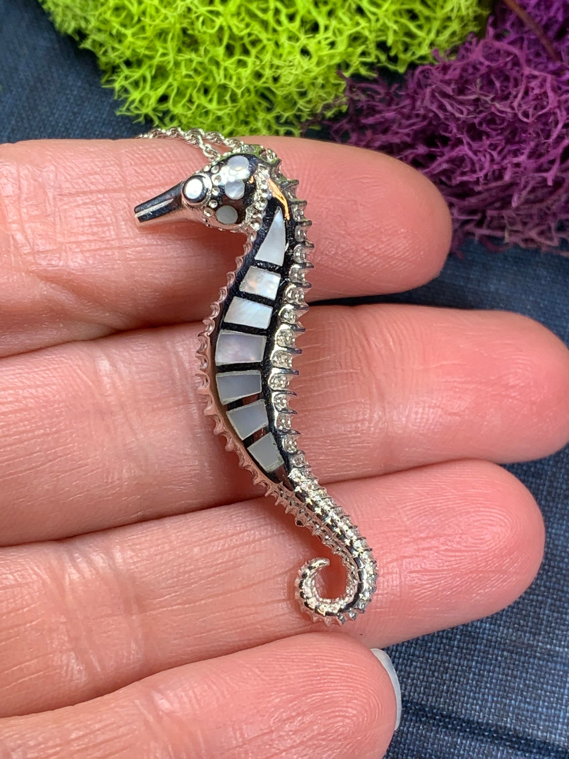 Seahorse Necklace, Seashell Pendant, Animal Jewelry, Mother of Pearl Jewelry, Beach Lover Gift, Sea Jewelry, Nautical Jewelry, Ocean Jewelry