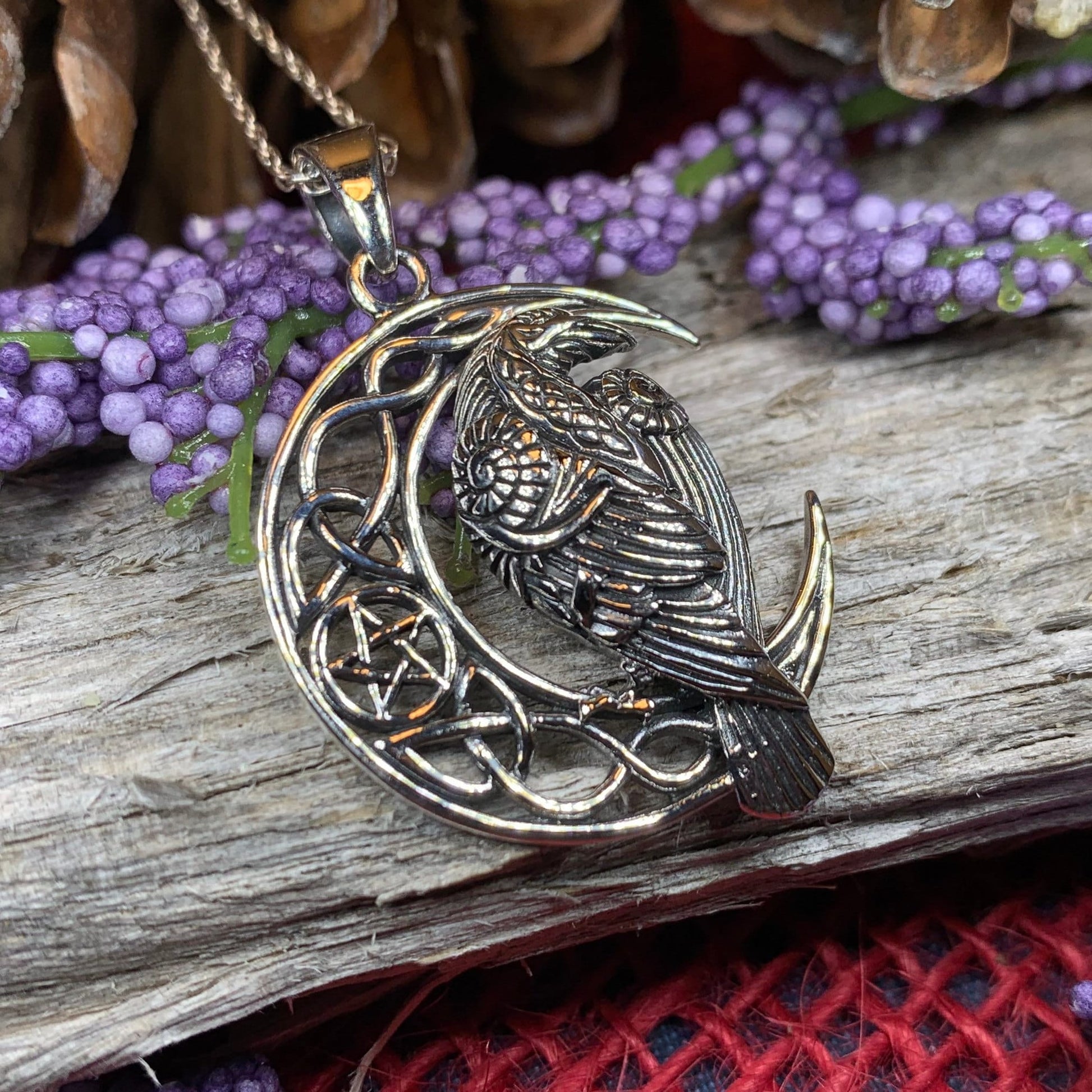 Raven Necklace, Bird Jewelry, Crow Pendant, Black Bird Pendant, Animal Jewelry, Pagan Jewelry, Nature Lover, Poe Jewelry, Gothic Jewelry